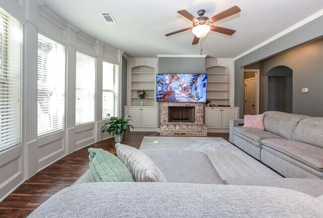 Building Photo - 4669 Sierra Creek Dr NE