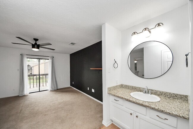 Building Photo - 12755 Mill Ridge Dr