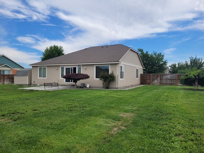 Building Photo - Sandcastle Estates Home - Pet friendly