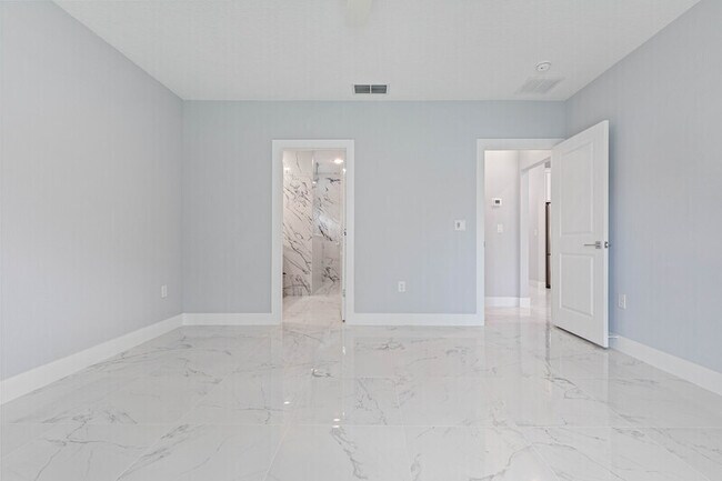 Building Photo - 4 Karl Ct