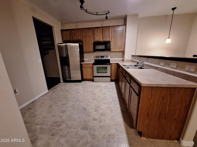 Building Photo - 2670 S Voyager Dr