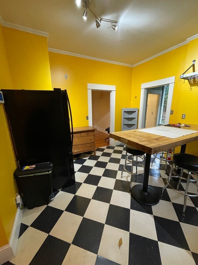 Building Photo - 2002 NE 13th Ave