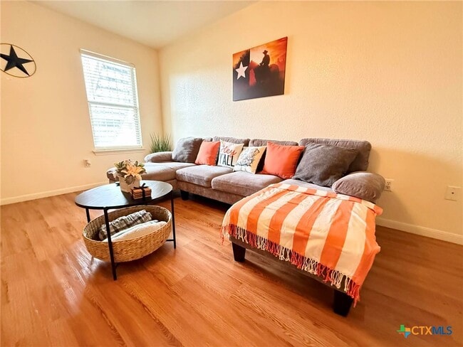 Building Photo - 1008 Circle M Dr