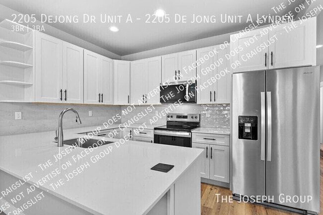 Building Photo - 2205 DeJong Dr
