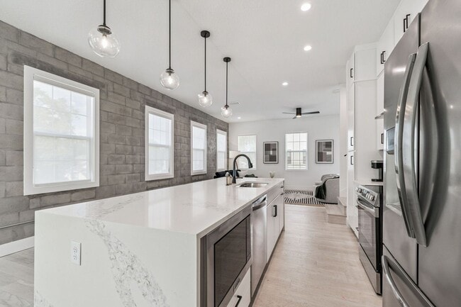 Building Photo - Modern Townhome For Lease in downtown St Pete and Warehouse Arts District