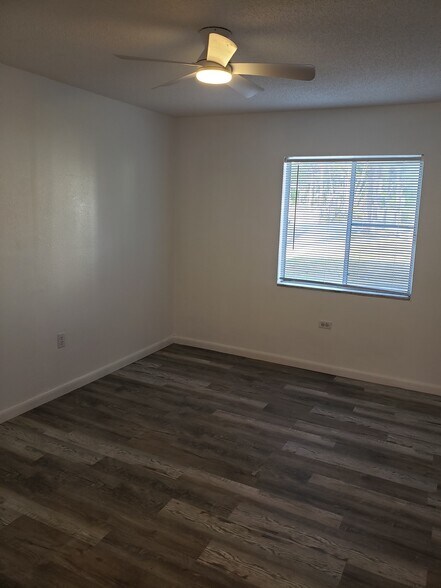 Building Photo - 2724 Hidden Lake Blvd