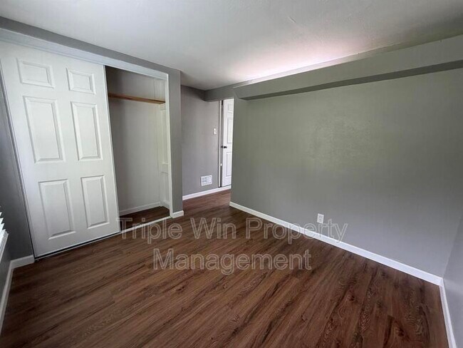 Building Photo - 2308 Huntington Ave