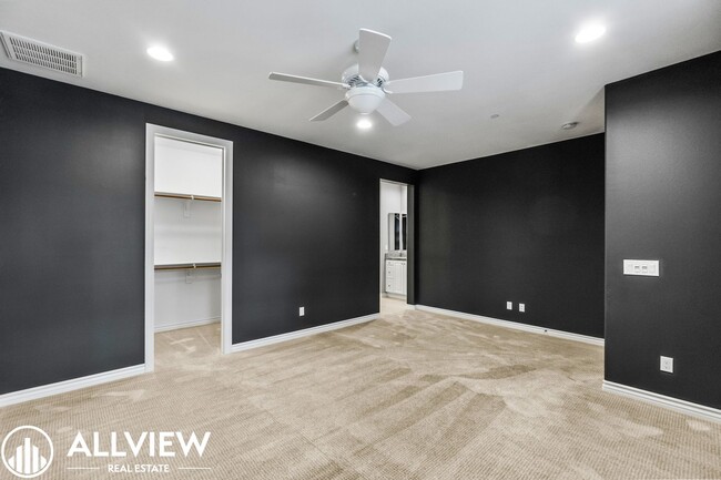 Building Photo - Highly Upgraded 4 Bed, 4.5 Bath Condo Available in Pacific Shores!