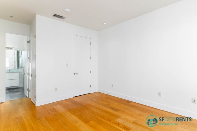 Building Photo - Marina: Remodeled Light-Filled Top-Floor Marina Condo with Private Roof Deck