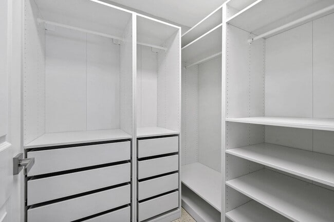 Building Photo - 1004 Stillwater Dr