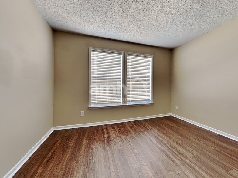 Building Photo - 505 Abbywood Cir