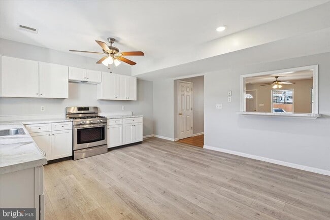 Building Photo - 908 Green St