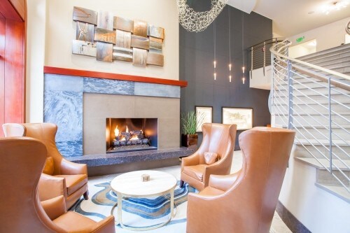 Building Photo - Cristalla - 2 bedrooms + den