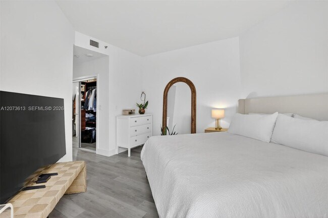 Building Photo - 20185 E Country Club Dr