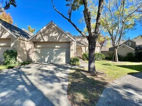 Building Photo - Beautifully updated two bedroom