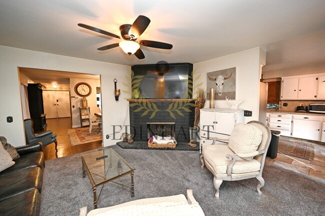 Building Photo - 360 E Terrace Ave