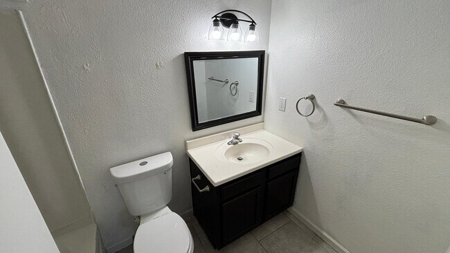 Building Photo - 1130 E Butler Dr