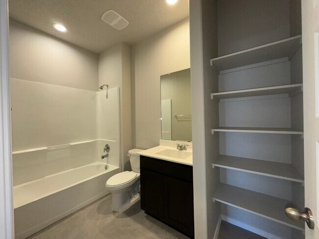 Building Photo - 752 Amatista Lp SE