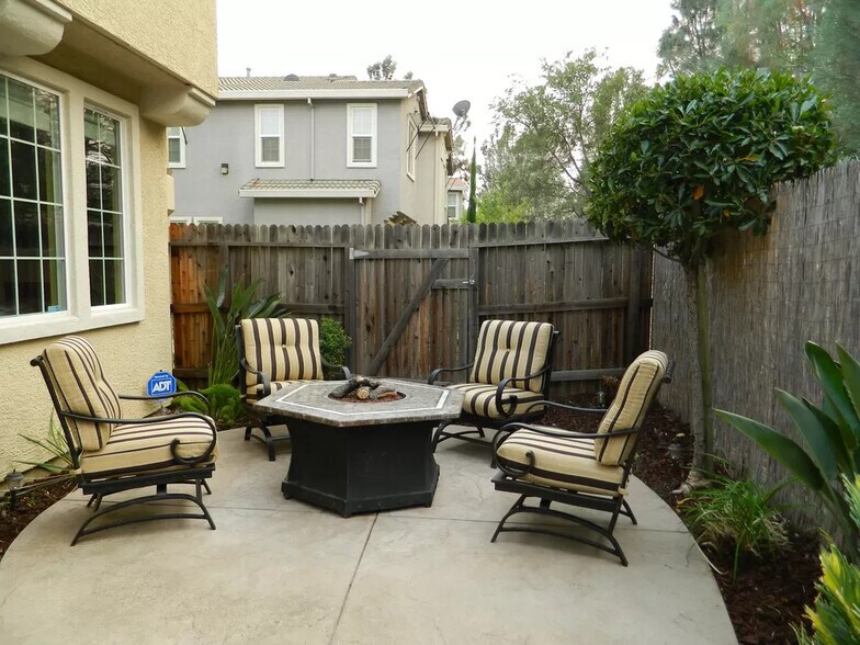 Building Photo - 1203 Ferry Cir