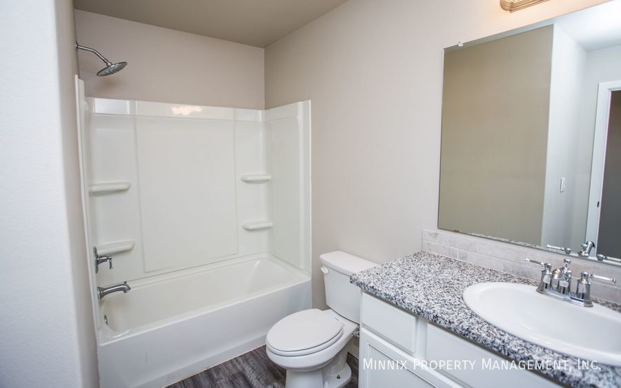 Building Photo - 1924 Langford Ave