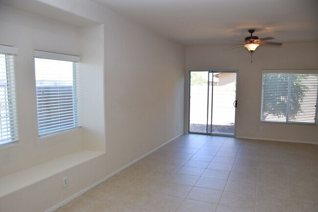 Building Photo - HENDERSON UPGRADED 4 BEDROOM HOME