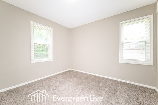 Building Photo - 192 1/2 St Joseph St