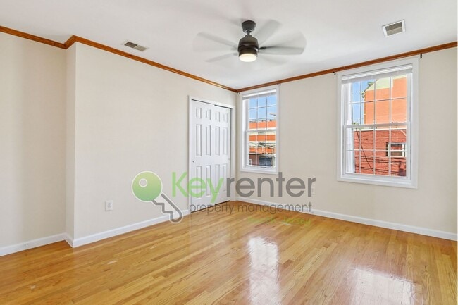 Building Photo - $500 Off First Month! 2BR in The Heights w...