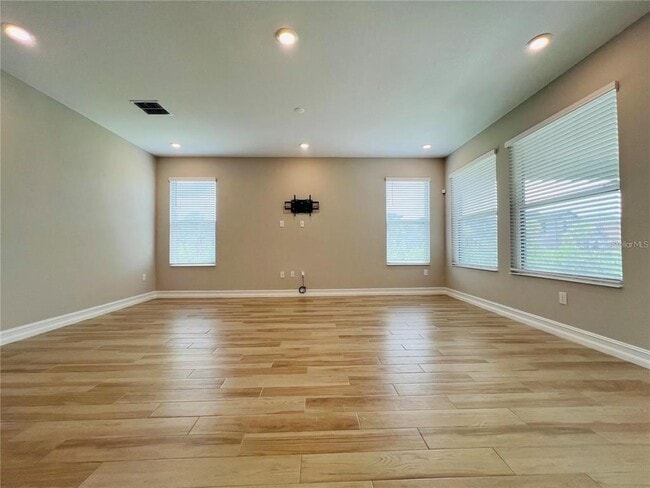 Building Photo - 4567 Tivoli Dr