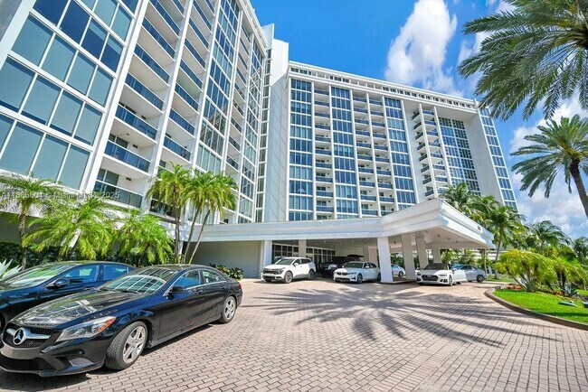 Building Photo - 10275 Collins Ave