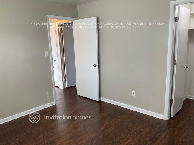 Building Photo - 2401 Driftwood Dr