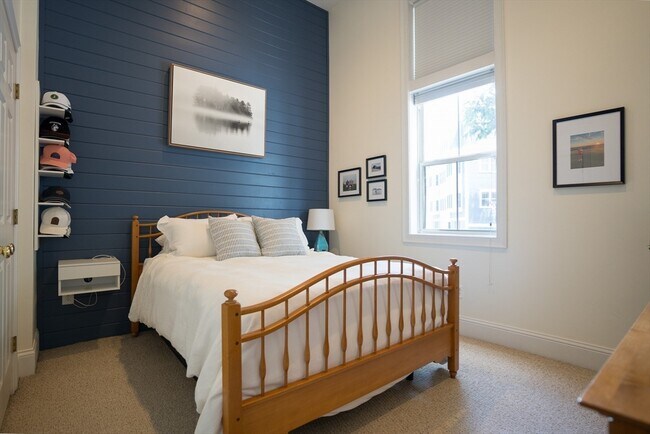 Building Photo - 352 W 3rd St