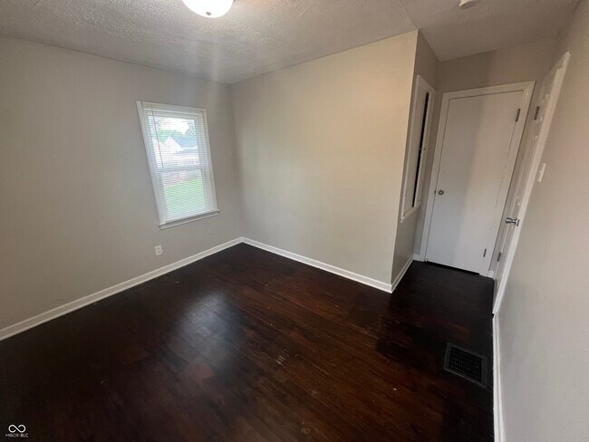 Building Photo - 5322 E 19th Pl