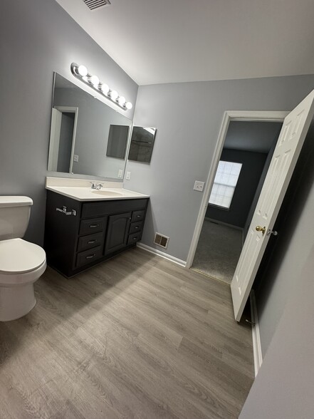 Master Bath - 11440 Dunloring Pl