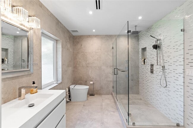 Building Photo - 251 NE 44th St