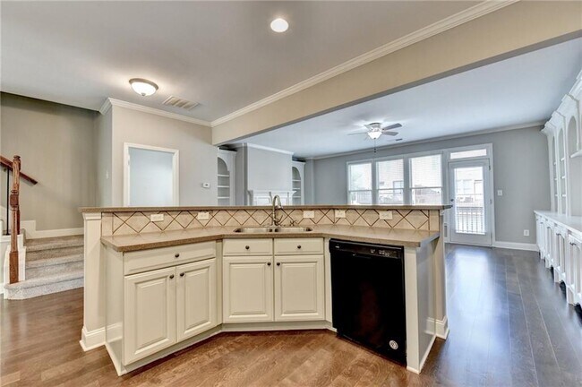 Building Photo - 812 Red Hart Ln