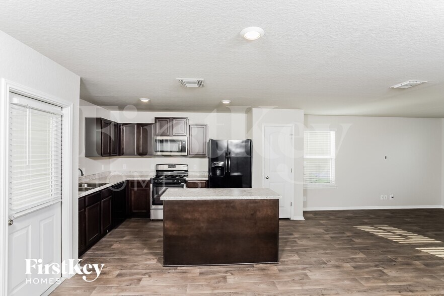 Building Photo - 13923 Morgan Terrace