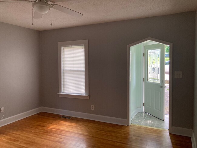 Building Photo - Rental Amount REDUCED!