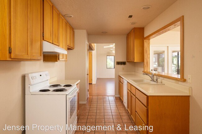 Building Photo - 3 br, 2 bath House - 712 N. Wisteria Way