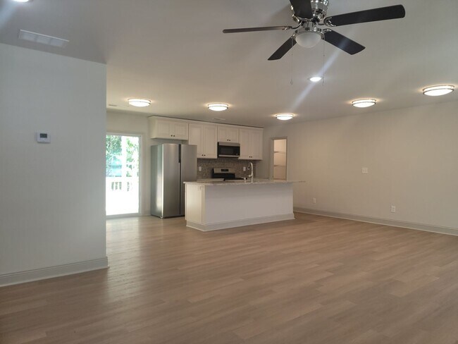 Building Photo - Build to Rent 4 Bdrm Lake Access - Luxury flooring -Stainless steel appliance - Covered Porch
