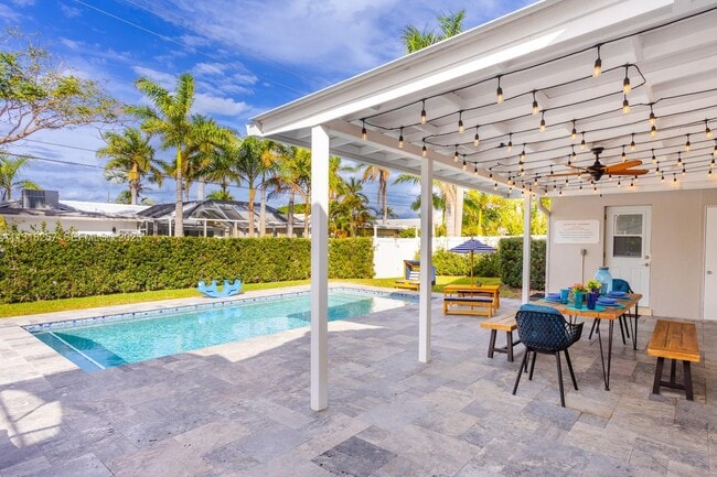 Building Photo - 833 Washington St