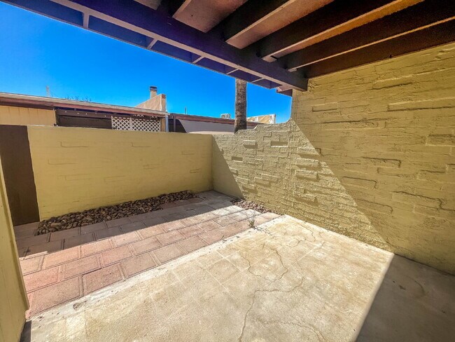 Building Photo - 5078 S Warren Ave