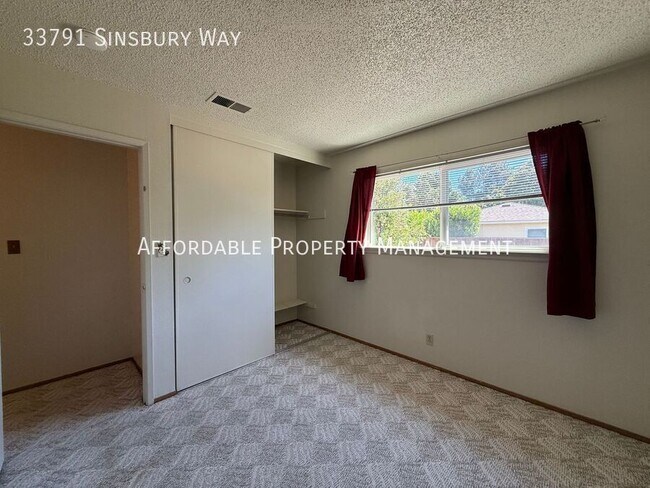 Building Photo - 33791 Sinsbury Way