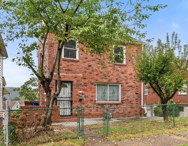 Primary Photo - 5034 Ampere St
