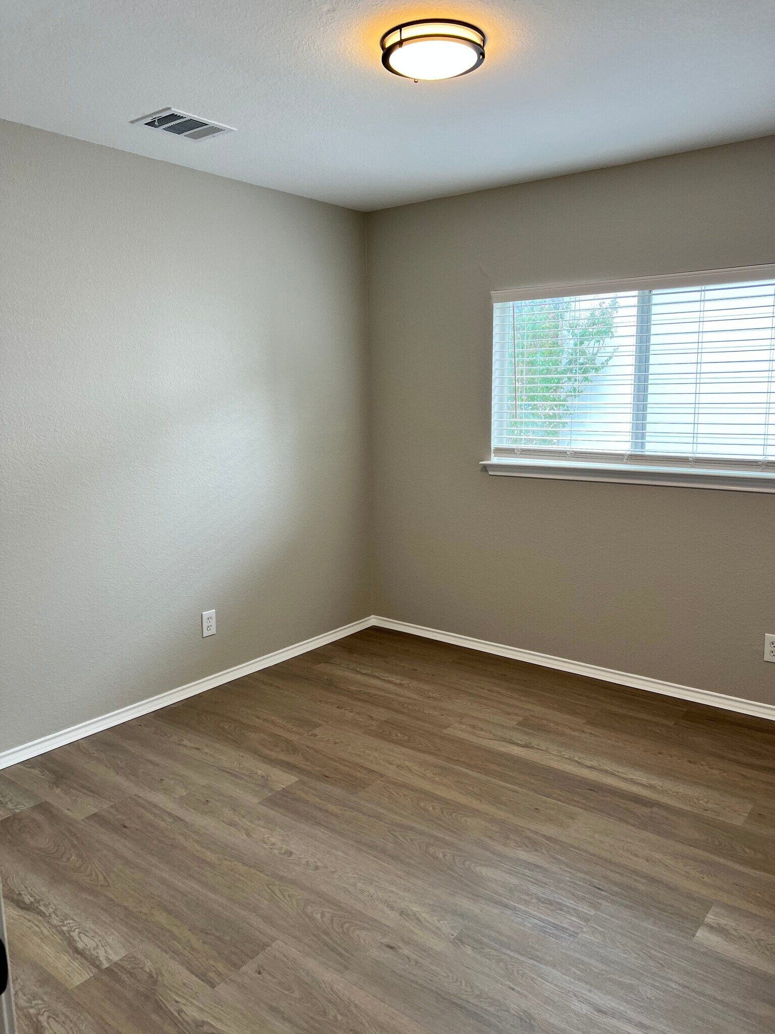 Building Photo - 6814 Knights