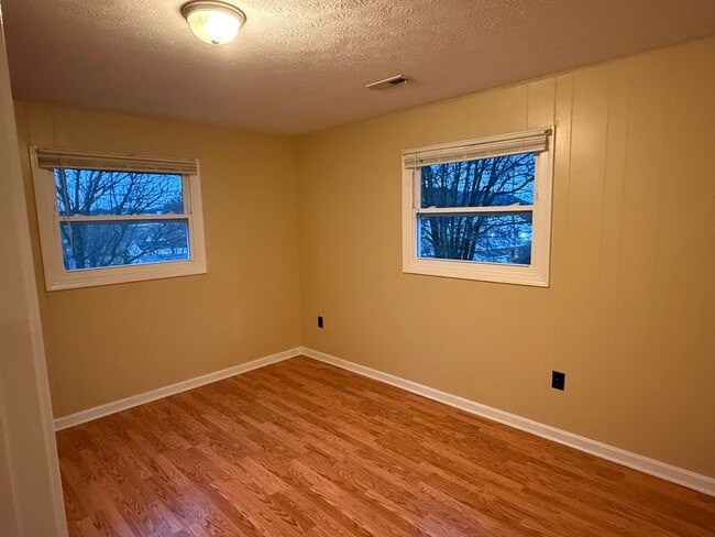 Building Photo - Updated 4BR Home with Finished Basement & Level Yard