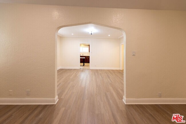 Building Photo - 4360 Kraft Ave