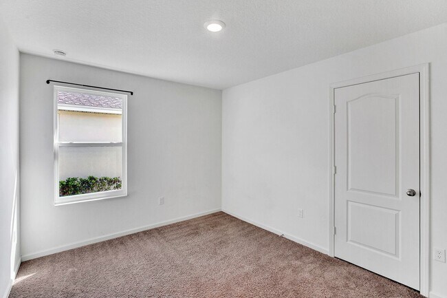 Building Photo - Beautiful 3 bedroom/ 2 bathroom home in Yu...