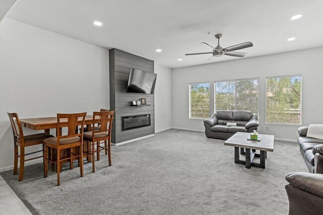 Building Photo - 14000 N 94th St