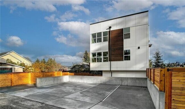 Building Photo - 3803 23rd Ave W