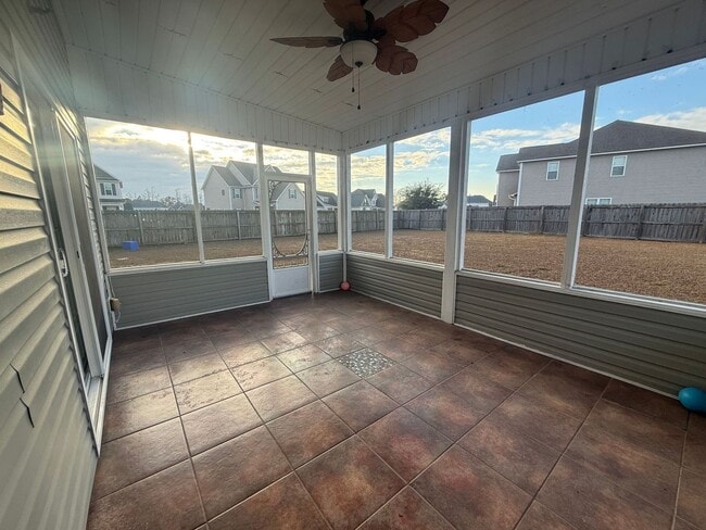 Building Photo - 5 bedroom, 4 bath House